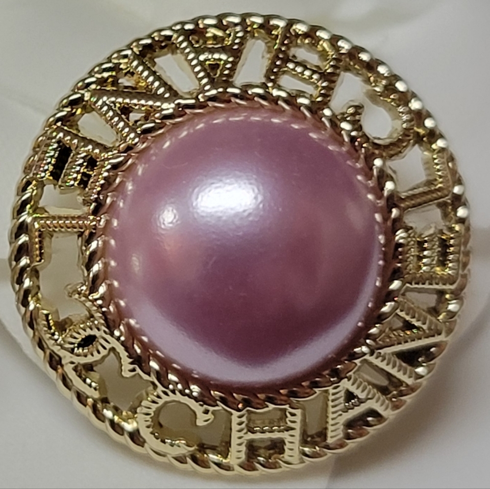 Chanel Button - Picture 2 of 3